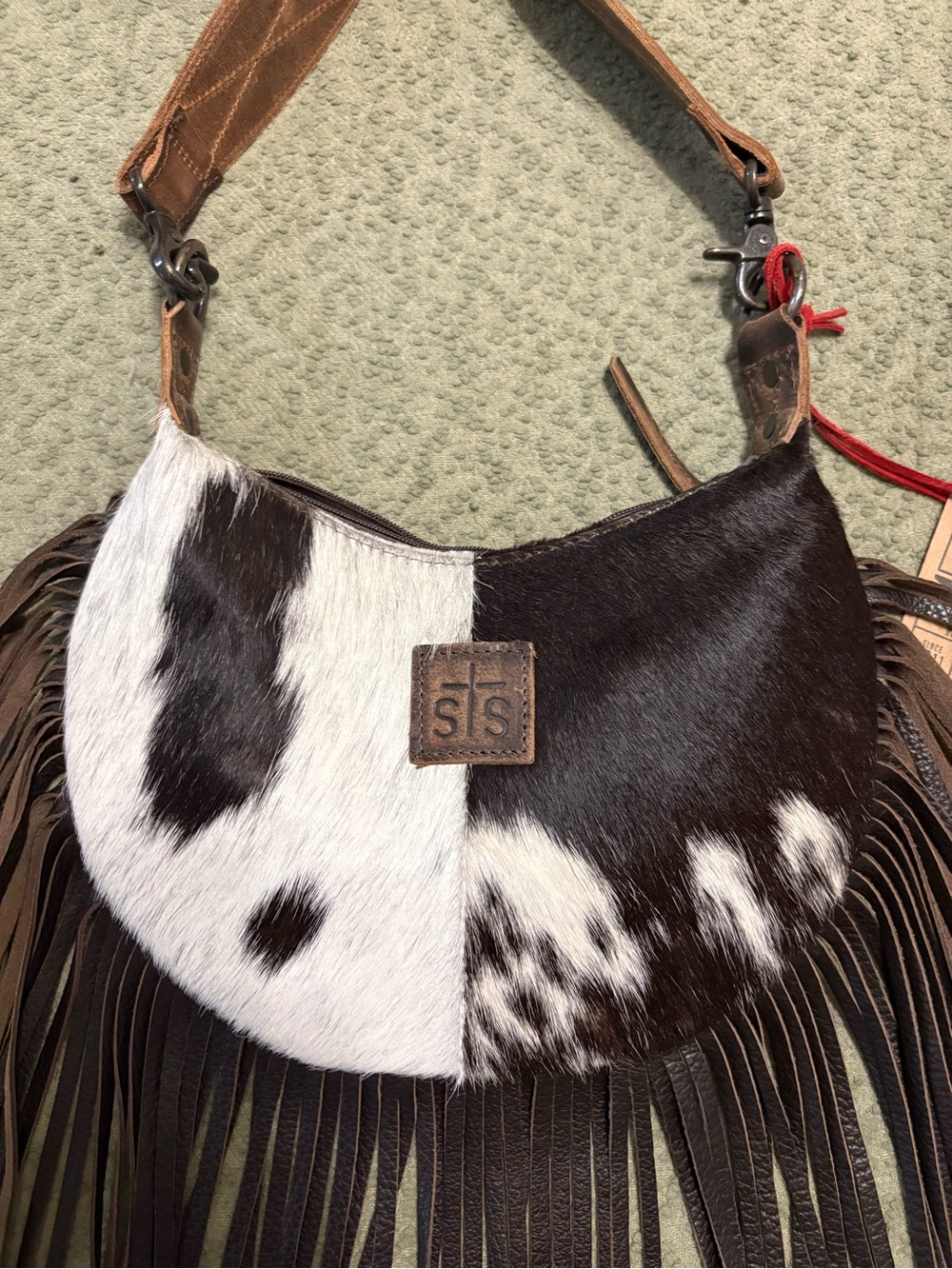 STS Ranchwear western Black & White Cowhide Fringe leather Shoulder Bag NWT - Picture 3 of 11